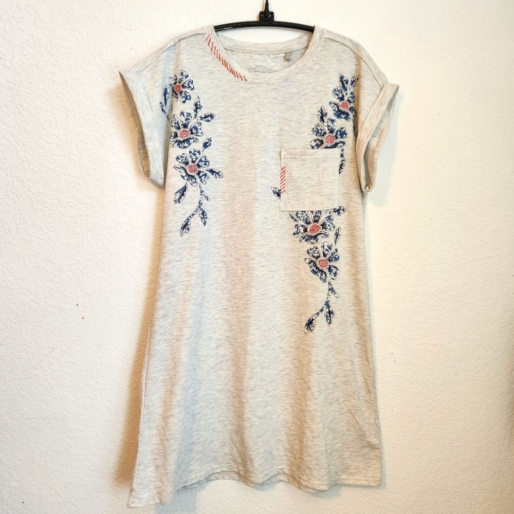 NWT Panhandle Gray Floral Embroidered T-Shirt Dress,‎ Size M